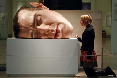 La Cara de Ron Mueck de gira por Europa.