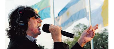 De Pie!!!...Charly Volvio!!!