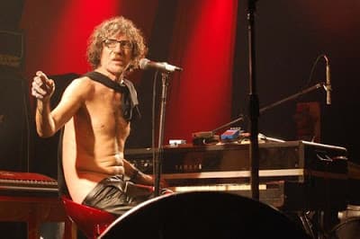 Cena Intima y partido de futbol entre actividades de Charly