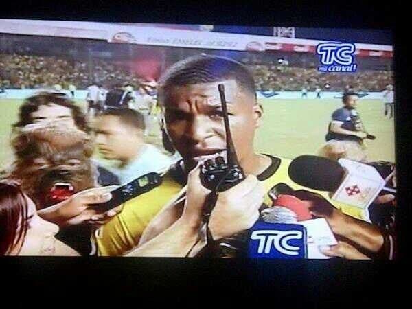 Como hablamos con el hombre lobo????