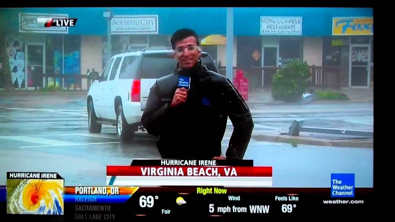 El reportero todo serio y....