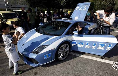 Escapatele a este policia...ahi te quiero ver!!!!